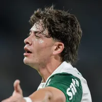 Giay não quer deixar o Palmeiras mesmo após virar reserva de Khellven; lateral busca retomar seu espaço