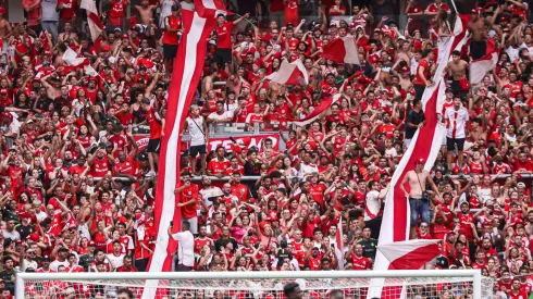 A torcida do Internacional no estádio Beira-Rio durante a partida contra o Juventude pelo Campeonato Gaúcho de 2025. Foto: Maxi Franzoi/AGIF