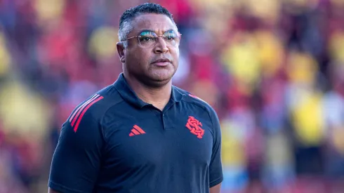 Roger Machado desenhou a escalação do Internacional para o GreNal. Foto: AGIF