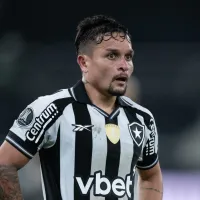 Artur segue como desfalque em Botafogo x Atlético-MG e torcida alvinegra ironiza ausência: “Reforço”