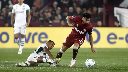 LANUS, ARGENTINA – SEPTEMBER 16: Hércules of Fluminense competes for the ball with Marcelino Moreno of Lanus during the quarter-final Copa CONMEBOL Sudamericana 2025 first-leg match between Lanus and Fluminense at Estadio Ciudad de Lanus (La Fortaleza) on September 16, 2025 in Lanus, Argentina. (Photo by Marcos Brindicci/Getty Images)