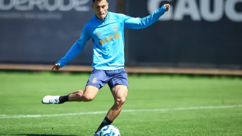 RS – FUTEBOL/ TREINO GREMIO 2025 – ESPORTES – Jogadores do Gremio realizam treino técnico durante a manha desta quarta-feira, no CT Luiz Carvalho, na preparação para a partida valida pelo Campeonato Brasileiro 2025. FOTO: LUCAS UEBEL/GREMIO FBPA