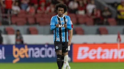 Willian jogador do Gremio durante partida contra o Internacional no estadio Beira-Rio pelo campeonato Brasileiro A 2025.
