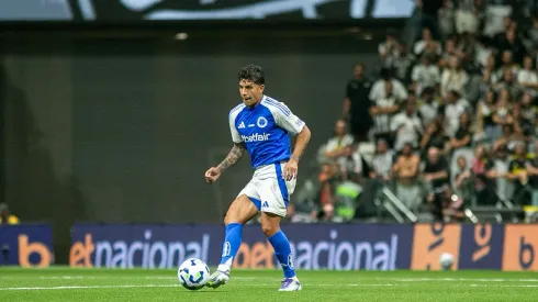 Lucas Romero jogador do Cruzeiro durante partida contra o Atletico-MG no estadio Arena MRV pelo campeonato Copa Do Brasil 2025.