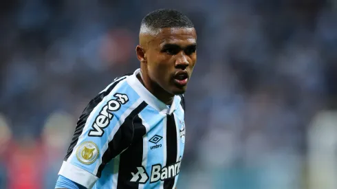 Douglas Costa quer voltar ao Grêmio.