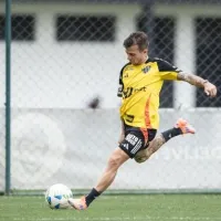 Bernard treina normalmente, após quadro de inchaço, e pode ser titular no Atlético-MG diante do Mirassol