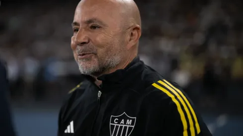 RJ – RIO DE JANEIRO – 20/09/2025 – BRASILEIRO A 2025, BOTAFOGO X ATLETICO-MG – Jorge Sampaoli tecnico do Atletico-MG durante partida contra o Botafogo no estadio Engenhao pelo campeonato Brasileiro A 2025. Foto: Jorge Rodrigues/AGIF