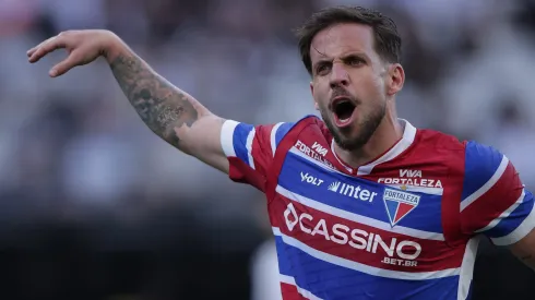 SP – SAO PAULO – 03/08/2025 – BRASILEIRO A 2025, CORINTHIANS X FORTALEZA – Lucas Sasha jogador do Fortaleza durante partida contra o Corinthians no estadio Arena Corinthians pelo campeonato Brasileiro A 2025. Foto: Ettore Chiereguini/AGIF