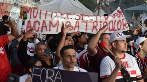 Torcida do Sao Paulo protesta antes da partida contra Ceara no estadio Morumbi pelo campeonato Brasileiro A 2025. Foto: Jota Erre/AGIF