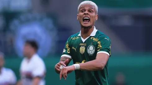 Richard Rios jogador do Palmeiras reclama com a arbitragem durante partida contra o Sao Paulo no estadio Arena Allianz Parque pelo campeonato Brasileiro A 2024.