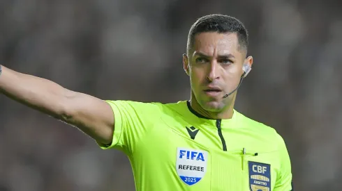 Arbitragem de Internacional x Corinthians foi polêmica.