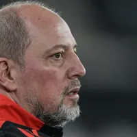 Alessandro Barcellos é alvo de protestos de organizada do Internacional durante jogo com Corinthians