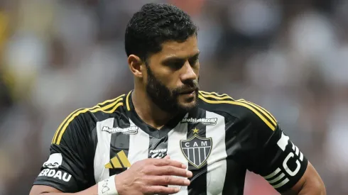 Hulk durante confronto contra o Santos no Brasileirão 2025.