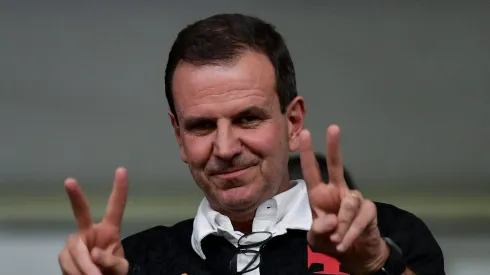 Eduardo Paes prefeito do Rio de Janeiro durante solenidade de sancao da lei do potencial construtivo da reforma do estadio de Sao Januario, no estadio Sao Januario, nesta quarta feira (03). Foto: Thiago Ribeiro/AGIF