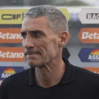 Vojvoda ganha ‘dor de cabeça’ no Santos e não poderá contar com Alexis Duarte contra o Corinthians