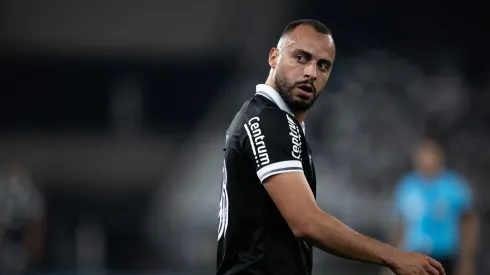 Arthur Cabral jogador do Botafogo durante partida contra o Corinthians no estádio Engenhão pelo campeonato Brasileiro A 2025. Foto: Jorge Rodrigues/AGIF