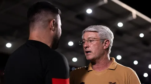 Odair Hellmann sofreu uma dura derrota no comando do Athletico-PR. Foto: AGIF