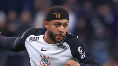 Depay, do Corinthians, comentou sobre a polêmica.