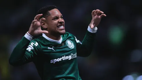 Vitor Roque é eleito o melhor jogador sub-21 de Brasil e Argentina. Foto: AGIF