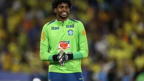 Hugo Souza durante confronto contra o Chile nas Eliminatórias da Copa do Mundo.