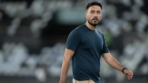 RJ – RIO DE JANEIRO – 17/09/2025 – BRASILEIRO A 2025, BOTAFOGO X MIRASSOL – Davide Ancelotti tecnico do Botafogo durante partida contra o Mirassol no estadio Engenhao pelo campeonato Brasileiro A 2025. Foto: Jorge Rodrigues/AGIF