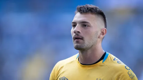 RS – PORTO ALEGRE – 13/09/2025 – BRASILEIRO A 2025, GREMIO X MIRASSOL – Gabriel Grando jogador do Gremio durante partida contra o Mirassol no estadio Arena do Gremio pelo campeonato Brasileiro A 2025. Foto: Liamara Polli/AGIF