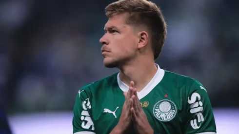 Bruno Fuchs jogador do Palmeiras durante partida contra o Atlético-MG no estádio Arena Allianz Parque pelo campeonato Brasileiro A 2025. Foto: Ettore Chiereguini/AGIF