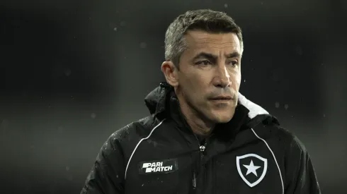 RJ – RIO DE JANEIRO – 02/10/2023 – BRASILEIRO A 2023, BOTAFOGO X GOIAS – Bruno Lage tecnico do Botafogo durante partida contra o Goias no estadio Engenhao pelo campeonato Brasileiro A 2023. Foto: Jorge Rodrigues/AGIF