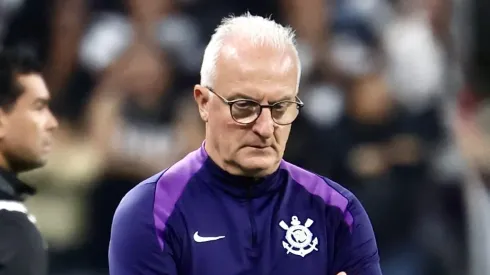 Dorival Junior tecnico do Corinthians durante partida contra o Palmeiras no estadio Arena Corinthians pelo campeonato Brasileiro A 2025. Foto: Marcello Zambrana/AGIF