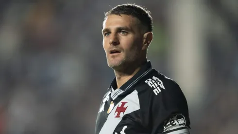 Vegetti deve começar Vasco x Fluminense no banco