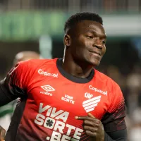 Kevin Viveros aponta erro da arbitragem em Coritiba x Athletico-PR: “Mais um roubo”