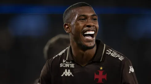 Rayan durante confronto contra o Fluminense no Brasileirão 2025.