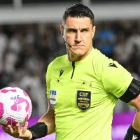 CBF expõe áudios do VAR e revela diálogo sobre pênalti em Santos x Vitória: “Atropela o atacante”