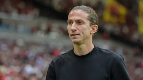 Filipe Luís técnico do Flamengo durante partida contra o Grêmio no estádio Maracanã pelo campeonato Brasileiro A 2025. Foto: Thiago Ribeiro/AGIF