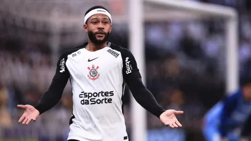 SP – SAO PAULO – 03/08/2025 – BRASILEIRO A 2025, CORINTHIANS X FORTALEZA – Memphis Depay jogador do Corinthians durante partida contra o Fortaleza no estadio Arena Corinthians pelo campeonato Brasileiro A 2025. Foto: Ettore Chiereguini/AGIF