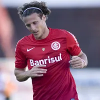 Diego Forlán, ex-Internacional, é internado após acidente em jogo amador, mas está estável
