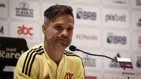 RJ – Rio de Janeiro – 12/11/2022 – FLAMENGO, COLETIVA DIEGO RIBAS E DIEGO ALVES – O jogador Diego Ribas fala aos jornalistas durante coletiva de imprensa apos partida entre Flamengo e Avai no estadio Maracana pelo campeonato Brasileiro A 2022. A partida marcou o ultimo jogo da carreira do jogador que anunciou sua aposentadoria. Foto: Joao Gabriel Alves/AGIF