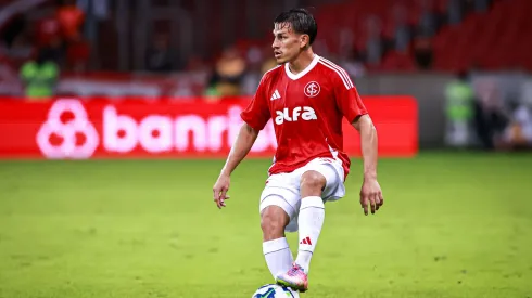 Alexandro Bernabei jogador do Internacional durante partida contra o Mirassol no estadio Beira-Rio pelo campeonato Brasileiro A 2025.