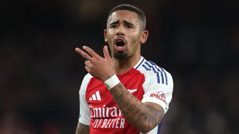 Gabriel Jesus em campo pelo Arsenal. (Photo by Alex Pantling/Getty Images)