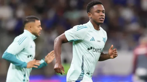 Sinisterra jogador do Cruzeiro durante aquecimento antes da partida contra o Sao Paulo no estadio Mineirao pelo campeonato Brasileiro A 2025.