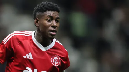 Vitão, zagueiro do Internacional. Foto: AGIF