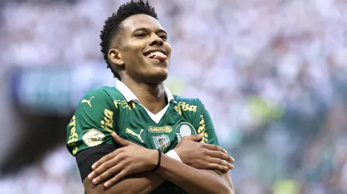 Estevao jogador do Palmeiras comemora seu gol durante partida contra o Fortaleza no estadio Arena Allianz Parque pelo campeonato Brasileiro A 2024.