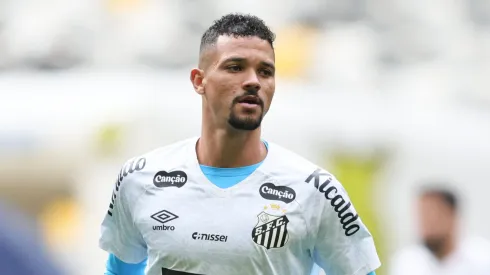 Zé Ivaldo vive momento ruim no Santos.