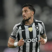 Alex Telles e Danilo treinam no Botafogo e devem ganhar minutos contra o Santos