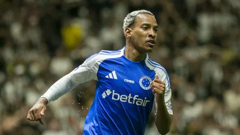 Matheus Pereira jogador do Cruzeiro comemora seu gol durante partida contra o Atletico-MG no estadio Arena MRV pelo campeonato Brasileiro A 2025. Foto: Fernando Moreno/AGIF