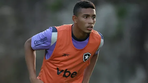 Foto: Vitor Silva/Botafogo – Jordan Barrera durante treinamento do Botafogo.