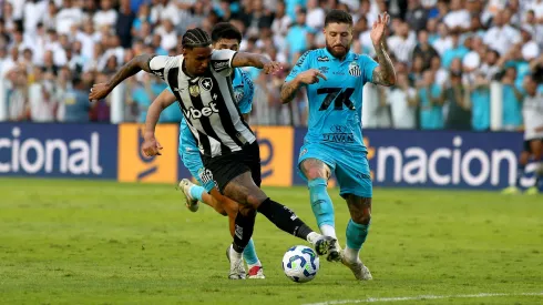 Botafogo x Santos se enfrentam pelo Campeonato Brasileiro A 2025. Foto: Mauricio De Souza/AGIF