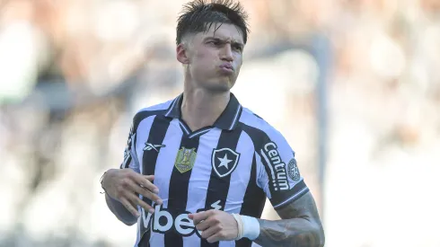 RJ – RIO DE JANEIRO – 26/10/2025 – BRASILEIRO A 2025, BOTAFOGO X SANTOS – Joaquin Correa jogador do Botafogo comemora seu gol durante partida contra o Santos no estadio Engenhao pelo campeonato Brasileiro A 2025. Foto: Thiago Ribeiro/AGIF