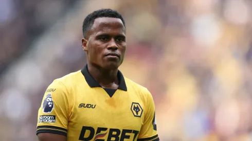 Jhon Arias, do Wolverhampton Wanderers, em ação durante a partida da Premier League entre Wolverhampton Wanderers e Brighton & Hove Albion, no Molineux, em 5 de outubro de 2025, em Wolverhampton, Inglaterra. (Foto de Michael Regan/Getty Images)