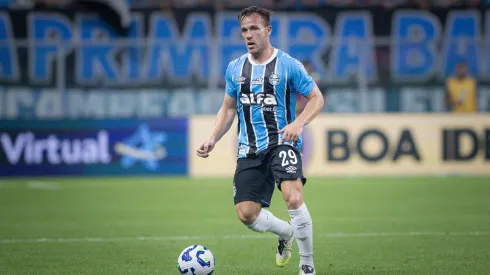 Arthur, volante do Grêmio. Foto: AGIF